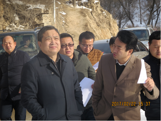绥德副县长现场调研307改建工程拆迁问题329.png