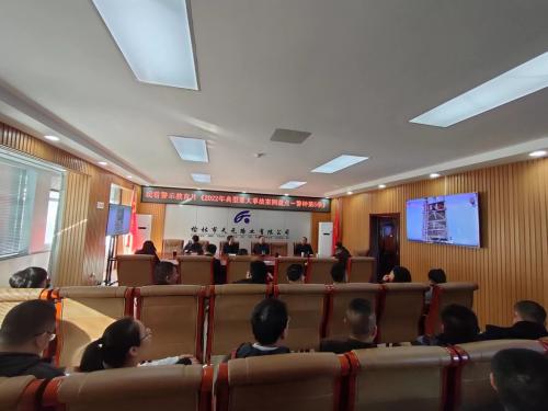 观看安全警示教育片.jpg